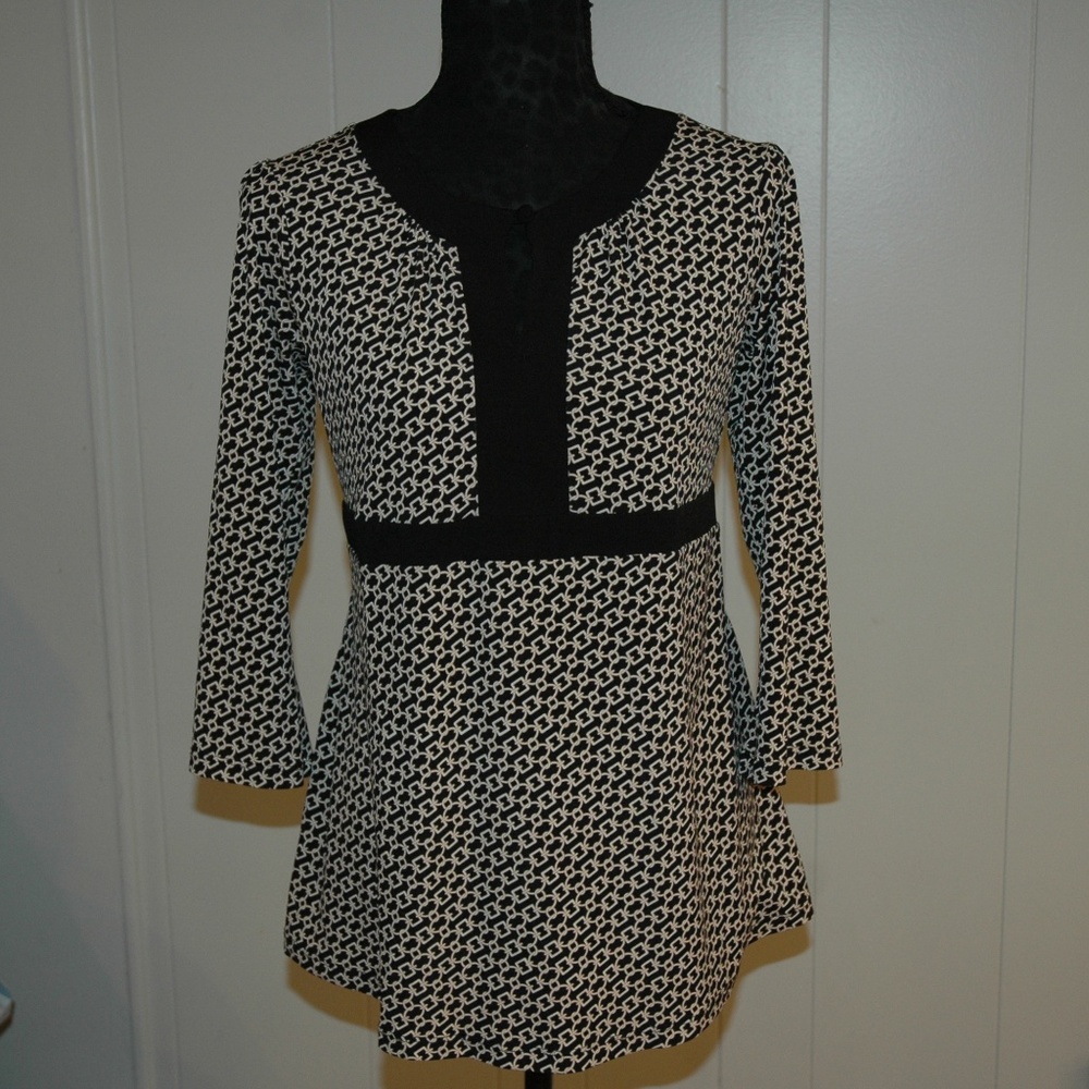 Motherhood Maternity White/Tan/Black long Sleeve